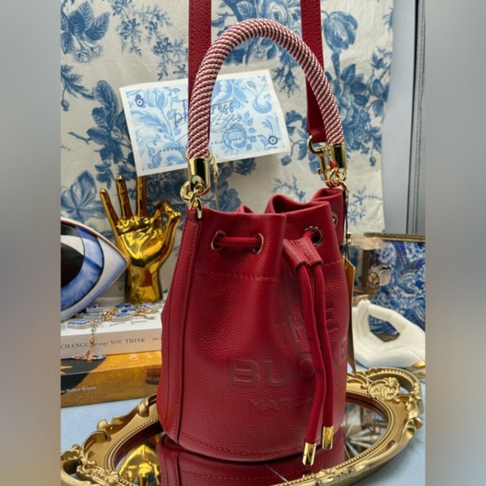 🆕 MARC JACOBS 🧿 NWT The Leather Bucket Bag, Red Leather - Picture 3 of 16